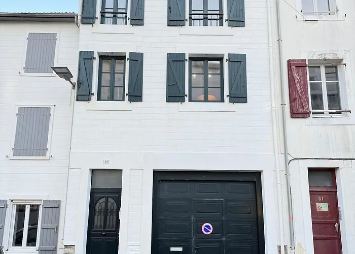 Maison à *